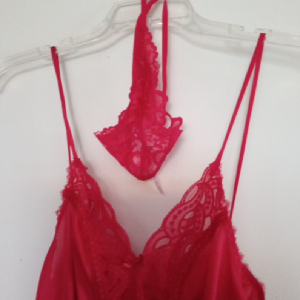 Elegant Lace Lingerie Set in Red